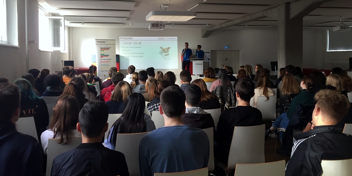 Studenten bilden Schüler: Präsentationstraining, wissenschaftliches Arbeiten und ein Blick auf die Zeit nach dem Abitur 